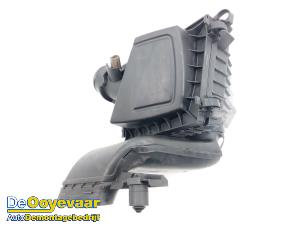 Gebruikte Luchtfilterhuis Ford EcoSport (JK8) 1.0 EcoBoost 12V 125 Prijs € 75,00 Margeregeling aangeboden door Autodemontagebedrijf De Ooyevaar