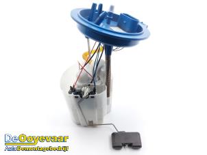 Gebruikte Tank element Pomp Volkswagen Polo VI (AW1) 1.0 MPI 12V Prijs € 49,99 Margeregeling aangeboden door Autodemontagebedrijf De Ooyevaar