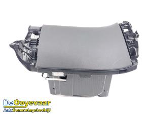 Gebruikte Handschoenenkastje Renault Grand Scénic IV (RFAR) 1.5 Energy dCi 110 Prijs € 49,99 Margeregeling aangeboden door Autodemontagebedrijf De Ooyevaar