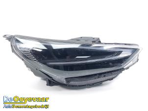 Gebruikte Koplamp rechts Hyundai i30 Wagon (PDEF5) 1.0 T-GDI 12V Hybrid 48V Prijs € 649,99 Margeregeling aangeboden door Autodemontagebedrijf De Ooyevaar