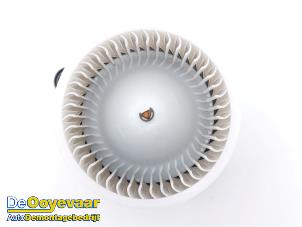 Gebruikte Kachel Ventilatiemotor Hyundai i30 Wagon (PDEF5) 1.0 T-GDI 12V Hybrid 48V Prijs € 39,99 Margeregeling aangeboden door Autodemontagebedrijf De Ooyevaar