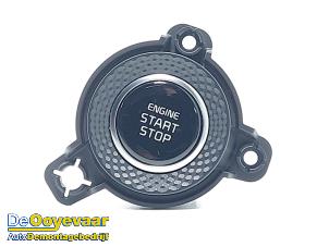 Gebruikte Start/Stop schakelaar Kia Niro II (SG2) 1.6 GDI Hybrid Prijs € 19,99 Margeregeling aangeboden door Autodemontagebedrijf De Ooyevaar