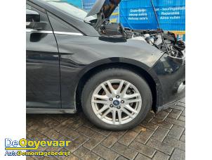 Gebruikte Voorscherm rechts Ford Focus 3 1.0 Ti-VCT EcoBoost 12V 100 Prijs € 75,00 Margeregeling aangeboden door Autodemontagebedrijf De Ooyevaar