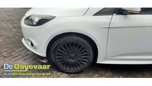 Gebruikte Voorscherm links Ford Focus 3 1.0 Ti-VCT EcoBoost 12V 100 Prijs € 99,99 Margeregeling aangeboden door Autodemontagebedrijf De Ooyevaar