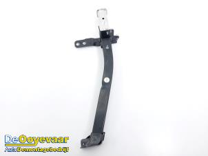 Gebruikte Frontdeel steun Opel Corsa F (UB/UH/UP) Electric Long Range 51kWh Prijs € 75,00 Margeregeling aangeboden door Autodemontagebedrijf De Ooyevaar