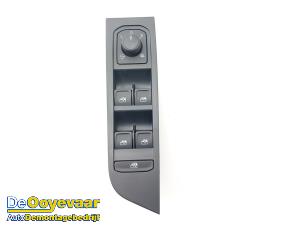 Gebruikte Ruit schakelaar elektrisch Skoda Kamiq 1.0 TSI 12V Prijs € 19,99 Margeregeling aangeboden door Autodemontagebedrijf De Ooyevaar