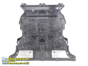 Gebruikte Motor Beschermplaat Landrover Range Rover Sport (L1) 3.0 V6 P460e Prijs € 75,00 Margeregeling aangeboden door Autodemontagebedrijf De Ooyevaar