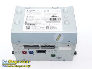 Gebruikte Bedieningspaneel Multi Media Volvo XC90 II 2.0 T8 16V Twin Engine AWD Prijs € 625,00 Margeregeling aangeboden door Autodemontagebedrijf De Ooyevaar