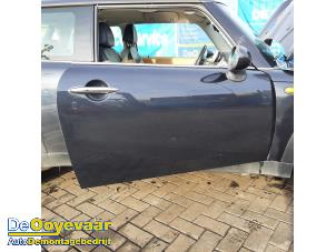 Gebruikte Portier 2Deurs rechts BMW Mini One/Cooper (R50) 1.6 16V Cooper Prijs € 49,99 Margeregeling aangeboden door Autodemontagebedrijf De Ooyevaar