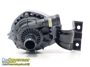 Gebruikte Extra waterpomp Skoda Enyaq iV 85 Prijs € 49,99 Margeregeling aangeboden door Autodemontagebedrijf De Ooyevaar