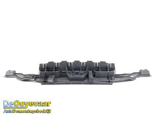 Gebruikte Bumpersteun midden-achter Porsche Panamera (970) 3.0 V6 24V S E-Hybrid Prijs € 19,99 Margeregeling aangeboden door Autodemontagebedrijf De Ooyevaar