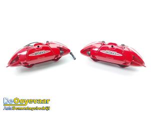 Gebruikte Remklauw set Mini Mini Convertible (F57) 2.0 16V John Cooper Works Prijs € 999,99 Margeregeling aangeboden door Autodemontagebedrijf De Ooyevaar