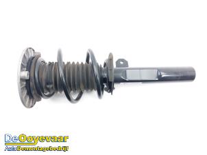 Gebruikte Mac Phersonpoot links-voor Mini Mini Convertible (F57) 2.0 16V John Cooper Works Prijs € 179,99 Margeregeling aangeboden door Autodemontagebedrijf De Ooyevaar