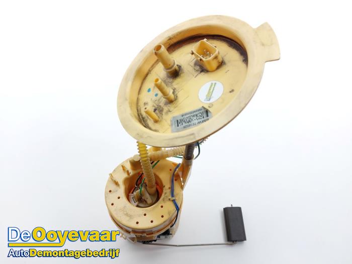 Gebruikte Tank element Pomp BMW X3 (F25) xDrive30d 24V Prijs € 49,99 Margeregeling aangeboden door Autodemontagebedrijf De Ooyevaar
