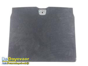 Gebruikte Kofferbak Mat Mercedes GLC AMG (X253) 3.0 43 AMG V6 Turbo 4-Matic Prijs € 59,99 Margeregeling aangeboden door Autodemontagebedrijf De Ooyevaar