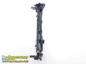 Gebruikte Luchtgeleider Mercedes GLC AMG (X253) 3.0 43 AMG V6 Turbo 4-Matic Prijs € 29,99 Margeregeling aangeboden door Autodemontagebedrijf De Ooyevaar