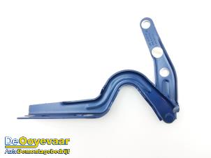 Gebruikte Motorkap Scharnier Volkswagen ID.4 (E21) Pro Prijs € 25,00 Margeregeling aangeboden door Autodemontagebedrijf De Ooyevaar