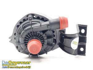 Gebruikte Extra waterpomp Volkswagen ID.4 (E21) Pro Prijs € 49,99 Margeregeling aangeboden door Autodemontagebedrijf De Ooyevaar