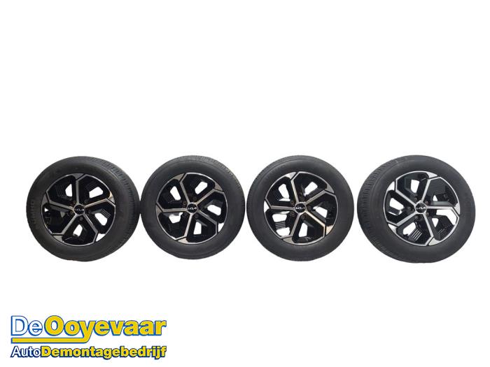 Velgen set + banden van een Kia Niro II (SG2) 1.6 GDI Hybrid 2025