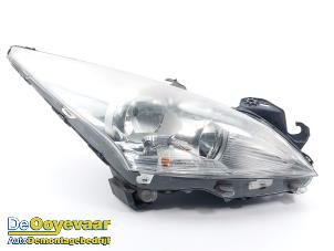 Gebruikte Koplamp rechts Peugeot 5008 I (0A/0E) 1.6 VTI 16V Prijs € 69,99 Margeregeling aangeboden door Autodemontagebedrijf De Ooyevaar