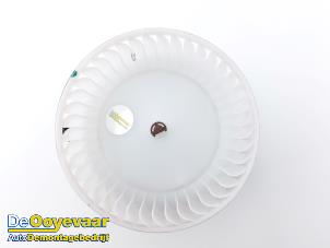 Gebruikte Kachel Ventilatiemotor Kia Sportage (NQ5E) 1.6 T-GDi Hybrid 16V Prijs € 119,99 Margeregeling aangeboden door Autodemontagebedrijf De Ooyevaar