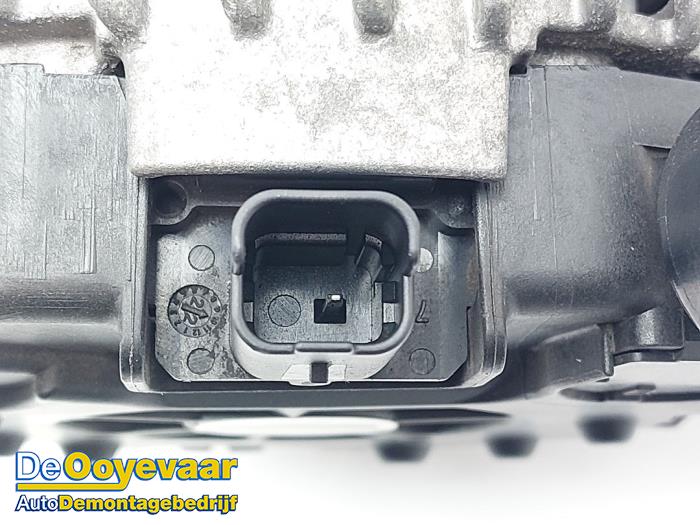 Dynamo van een Peugeot Partner (EA//EF/EN/EU) 1.5 BlueHDi 100 2023
