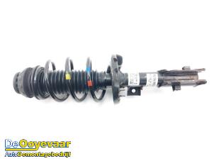 Gebruikte Schokdemperpoot rechts-voor Kia Rio IV (YB) 1.0i T-GDi 100 12V Prijs € 89,99 Margeregeling aangeboden door Autodemontagebedrijf De Ooyevaar