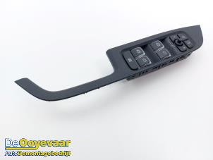 Gebruikte Ruit schakelaar elektrisch Lynk &amp; Co 01 1.5 PHEV Prijs € 65,00 Margeregeling aangeboden door Autodemontagebedrijf De Ooyevaar