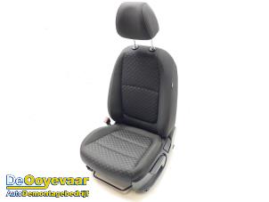 Gebruikte Stoel links Kia Rio IV (YB) 1.0i T-GDi 100 12V Prijs € 139,99 Margeregeling aangeboden door Autodemontagebedrijf De Ooyevaar