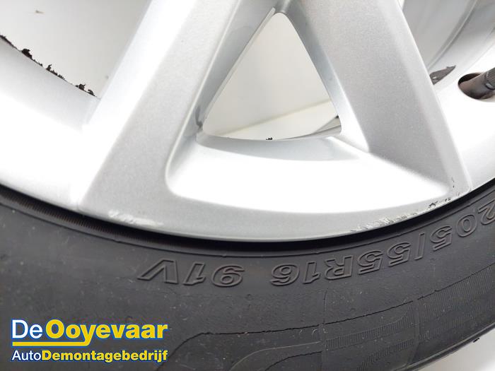 Velg + Band van een Seat Leon Sportstourer (KLF) 1.5 eTSI 16V 2021