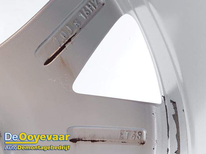 Velg + Band van een Seat Leon Sportstourer (KLF) 1.5 eTSI 16V 2021