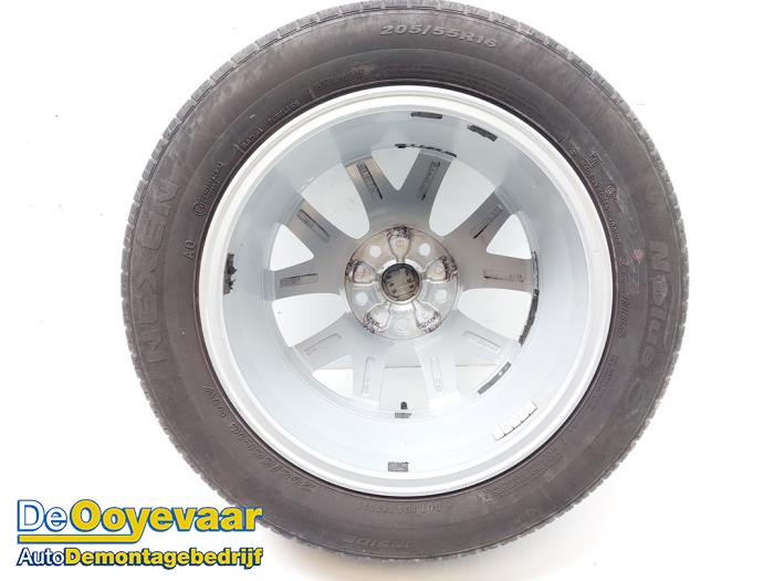 Velg + Band van een Seat Leon Sportstourer (KLF) 1.5 eTSI 16V 2021