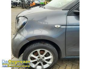 Gebruikte Scherm links-voor Smart Forfour (453) 1.0 12V Prijs € 125,00 Margeregeling aangeboden door Autodemontagebedrijf De Ooyevaar