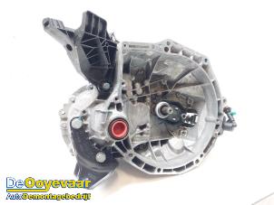 Gebruikte Versnellingsbak Peugeot 208 II (UB/UH/UP) 1.2 Vti 12V PureTech 75 Prijs € 249,99 Margeregeling aangeboden door Autodemontagebedrijf De Ooyevaar