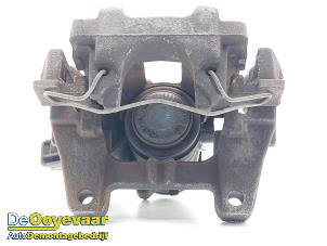 Gebruikte Remklauw (Tang) rechts-achter Volvo XC90 II 2.0 T8 16V Twin Engine AWD Prijs € 145,00 Margeregeling aangeboden door Autodemontagebedrijf De Ooyevaar