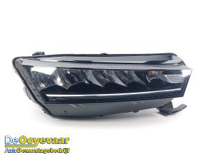 Gebruikte Koplamp rechts Skoda Octavia Combi (NXAC) iV 1.4 TSI 16V Prijs € 499,99 Margeregeling aangeboden door Autodemontagebedrijf De Ooyevaar
