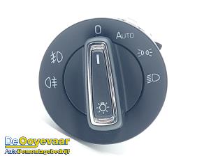 Gebruikte Licht Schakelaar Skoda Rapid 1.0 TSI 12V Prijs € 29,99 Margeregeling aangeboden door Autodemontagebedrijf De Ooyevaar