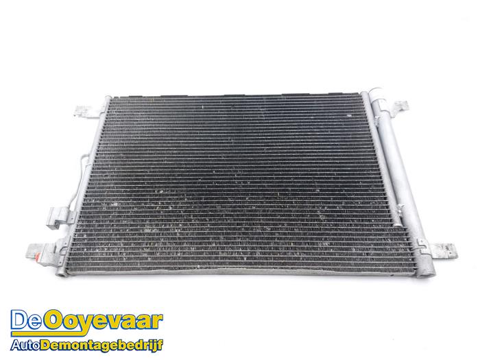 Airco Condensor van een Volkswagen Golf VII (AUA) 1.0 TSI 12V BlueMotion 2019