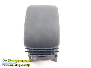 Gebruikte Armleuning Volkswagen Golf VII (AUA) 1.0 TSI 12V BlueMotion Prijs € 25,00 Margeregeling aangeboden door Autodemontagebedrijf De Ooyevaar