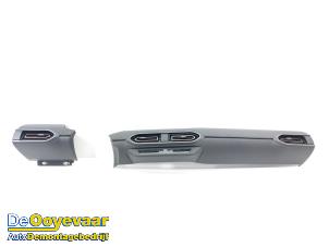 Gebruikte Dashboard deel Dacia Jogger 1.6 Hybrid 140 16V Prijs € 79,99 Margeregeling aangeboden door Autodemontagebedrijf De Ooyevaar