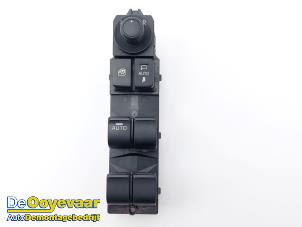 Gebruikte Schakelaar Elektrisch Raam Mazda CX-3 (DJ/DK) 2.0 SkyActiv-G 121 Prijs € 69,99 Margeregeling aangeboden door Autodemontagebedrijf De Ooyevaar