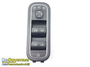 Gebruikte Ruit schakelaar elektrisch Mercedes CLA (118.3) 1.3 CLA-180 Turbo 16V Prijs € 39,99 Margeregeling aangeboden door Autodemontagebedrijf De Ooyevaar