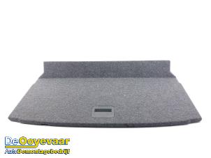 Gebruikte Kofferbak Mat Volkswagen Polo VI (AW1) 1.0 TSI 12V Prijs € 55,00 Margeregeling aangeboden door Autodemontagebedrijf De Ooyevaar