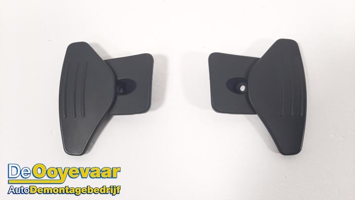 Gebruikte Schakelflipper set Jaguar XF (CC9) 2.7 D V6 24V Prijs € 29,99 Margeregeling aangeboden door Autodemontagebedrijf De Ooyevaar