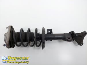 Gebruikte Veerpoot rechts-voor Mercedes E (W212) E-200 CDI 16V BlueEfficiency,BlueTEC Prijs € 39,99 Margeregeling aangeboden door Autodemontagebedrijf De Ooyevaar