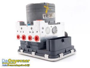 Gebruikte ABS Pomp Renault Scénic IV (RFAJ) 1.6 Energy dCi 160 EDC Prijs € 199,99 Margeregeling aangeboden door Autodemontagebedrijf De Ooyevaar