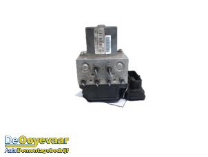 Gebruikte ABS Pomp Mercedes ML III (166) 3.0 ML-350 BlueTEC V6 24V 4-Matic Prijs € 229,99 Margeregeling aangeboden door Autodemontagebedrijf De Ooyevaar