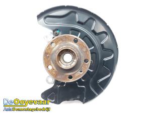 Gebruikte Fusee links-voor Volkswagen Passat Variant (3G5) 1.6 TDI 16V Prijs € 69,99 Margeregeling aangeboden door Autodemontagebedrijf De Ooyevaar