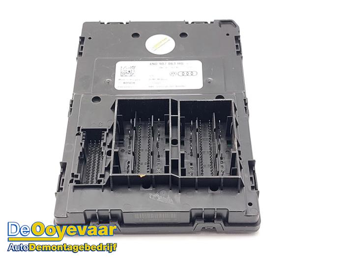 Boordcomputer van een Audi e-tron (GEN) 55 quattro 2019