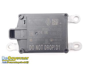Gebruikte Radar sensor Renault Clio V (RJAB) 1.0 TCe 100 12V Prijs € 119,99 Margeregeling aangeboden door Autodemontagebedrijf De Ooyevaar